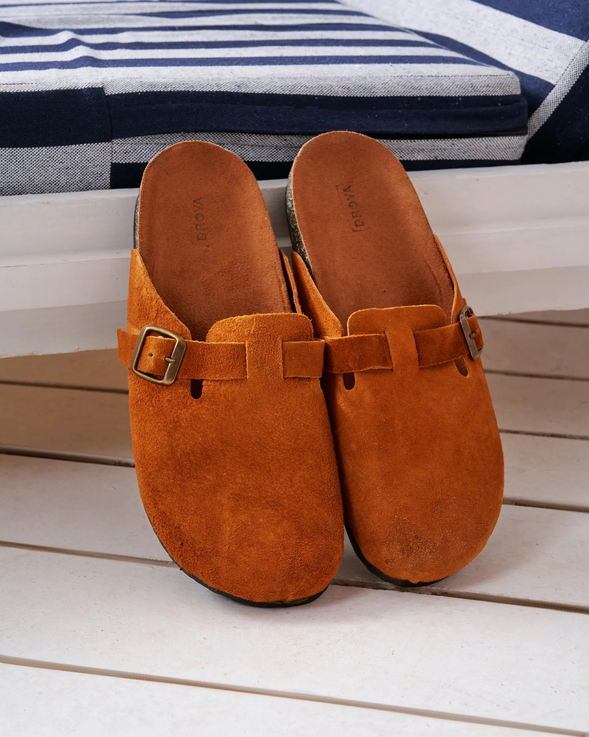 DROVA CLOGS
